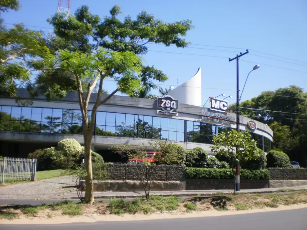 Edificio de los estudios centrales de la emisora Radio 1ª de Marzo (Asunción)