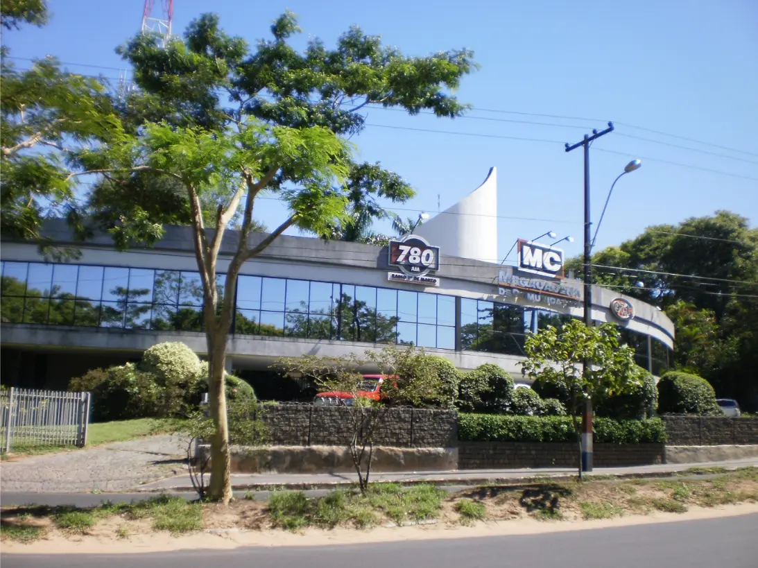 Edificio de los estudios centrales de la emisora Radio 1ª de Marzo (Asunción)
